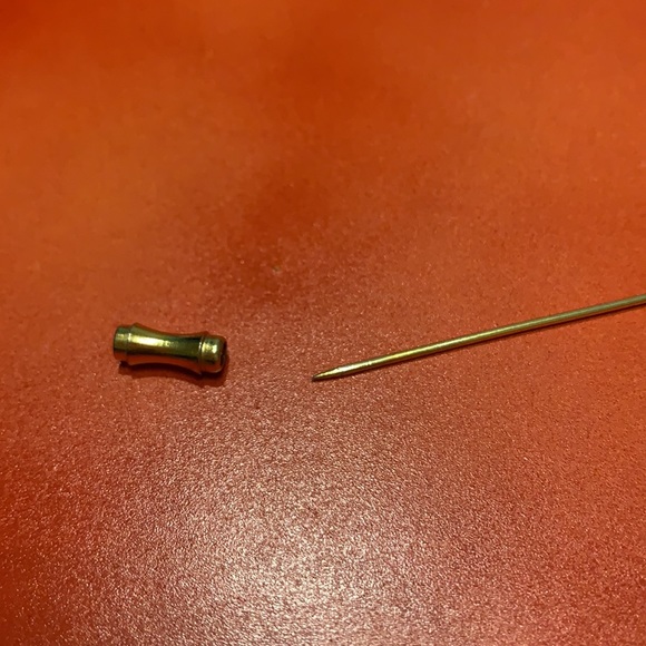 Vintage Wreath Stickpin - Picture 4 of 6